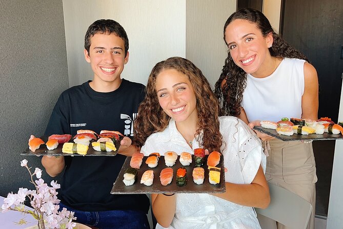 Sushi Making Experience + Japanese Sake Drinking Set in Tokyo