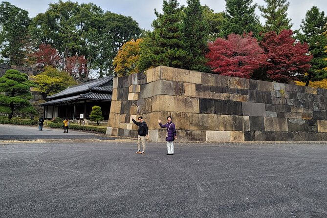 Tokyo’s Imperial Palace & Nihonbashi Tour