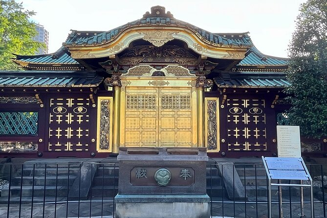 Feel Tokyo tour with a Local Guide (walking/trains)